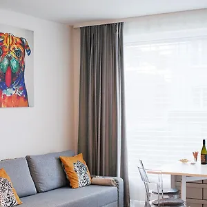 https://holeovice-delight-modern-comfort-with-a-twist-in-prague-7.praguehotelsweb.com